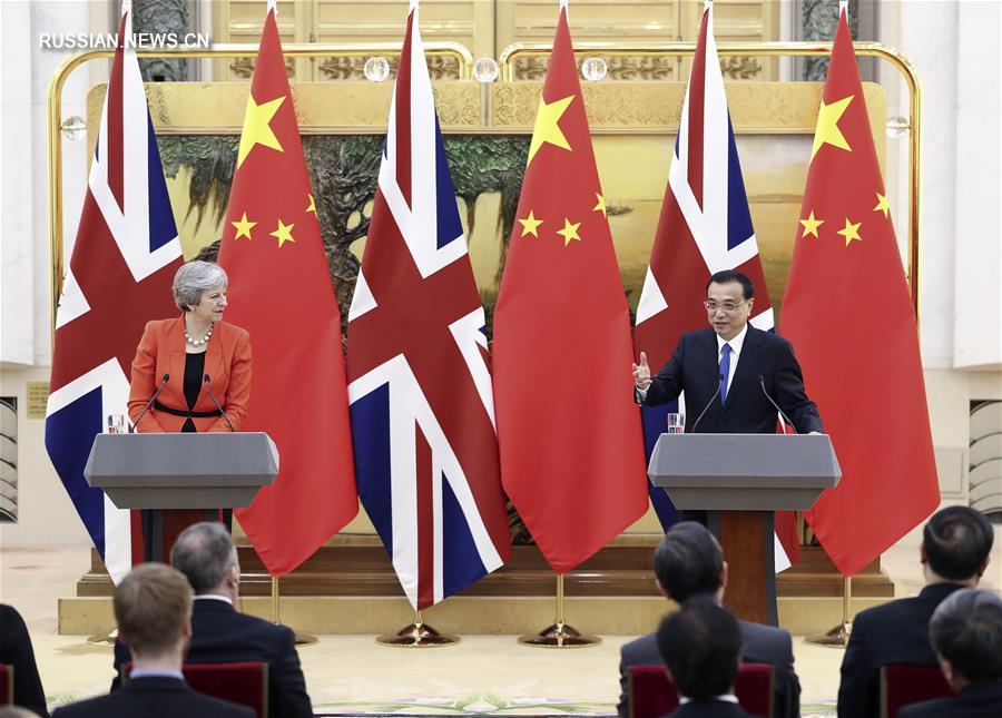 Ли Кэцян и Т.Мэй провели в Пекине ежегодную встречу глав правительств Китая и Великобритании