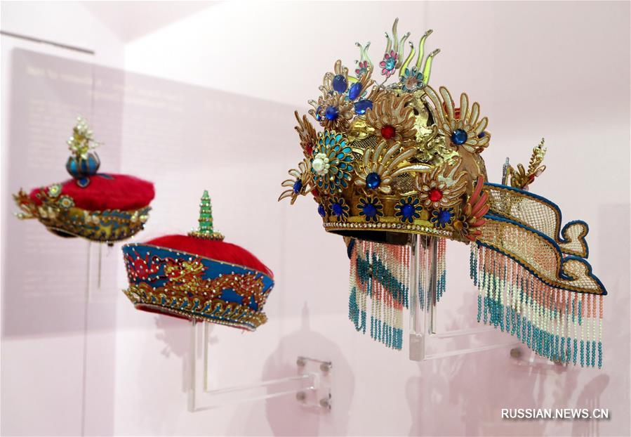 В Сянгане открывается выставка головных уборов и украшений, созданных мастером Чэнь Гоюанем