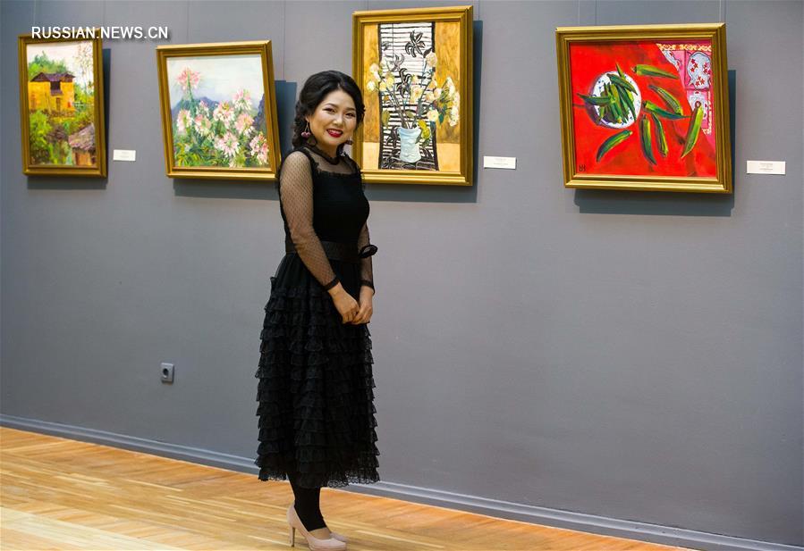 В Алматы открылась выставка китайской художницы Чжан Биань