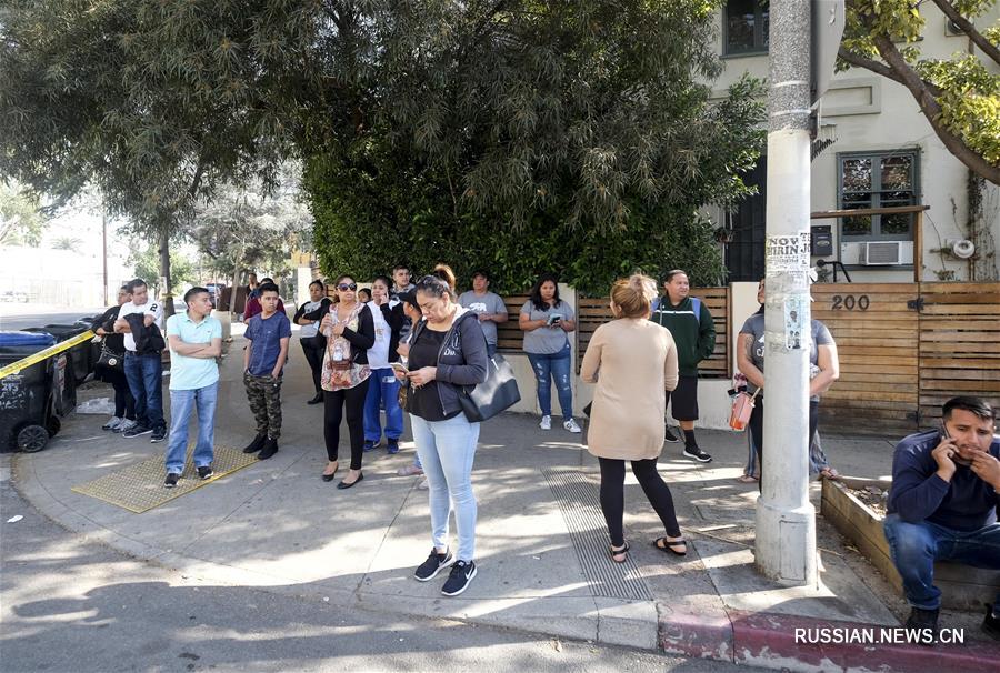 Пять человек получили ранения в результате стрельбы в одной из средних школ в Лос- Анджелесе