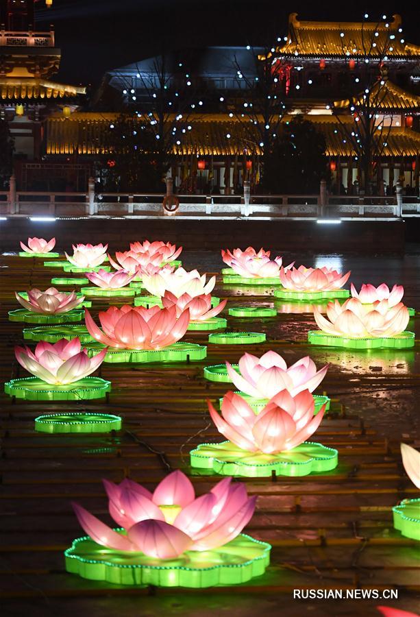 В сианьском парке Датан Фужунъюань открылась новогодняя выставка фонарей