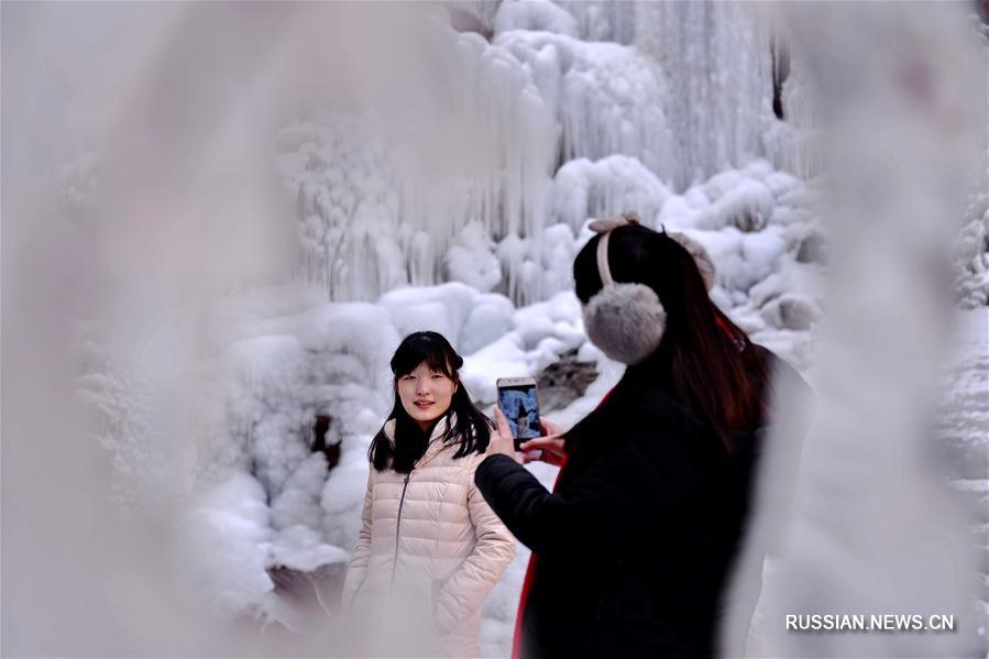 Ледяные водопады парка Цзюлунся в первый день "начала весны"