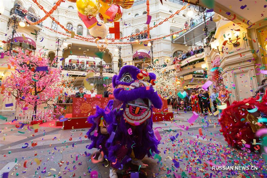 В Москве открылся фестиваль "Китайский Новый год в ГУМе"