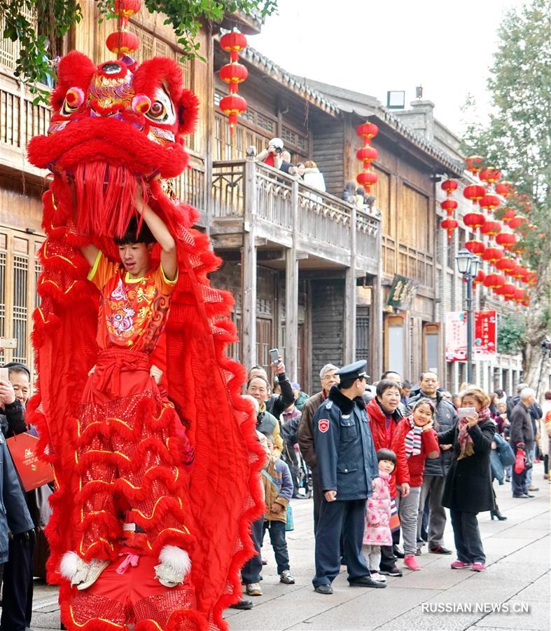 Уличное шествие фольклора десяти городов в Фучжоу