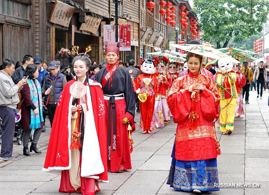 Уличное шествие фольклора десяти городов в Фучжоу
