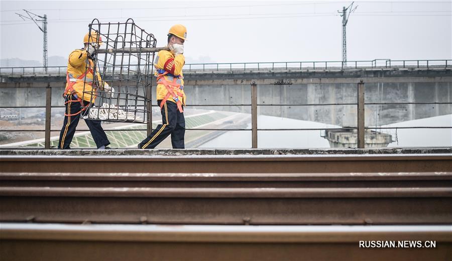 Техобслуживание железнодорожного моста в провинции Сычуань