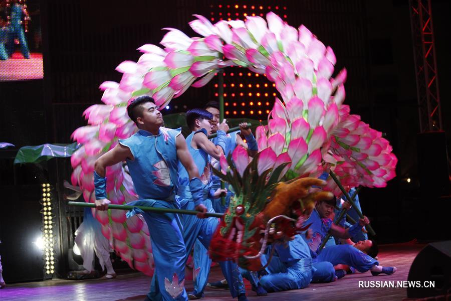 Выступление китайских артистов в Шарм-эш-Шейхе по случаю праздника Весны