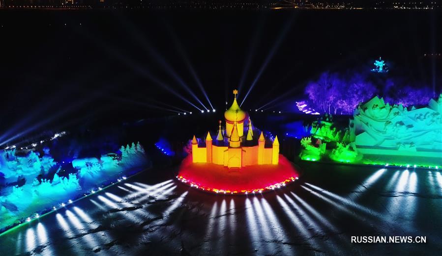 3D-световое шоу на выставке снежных скульптур в Харбине