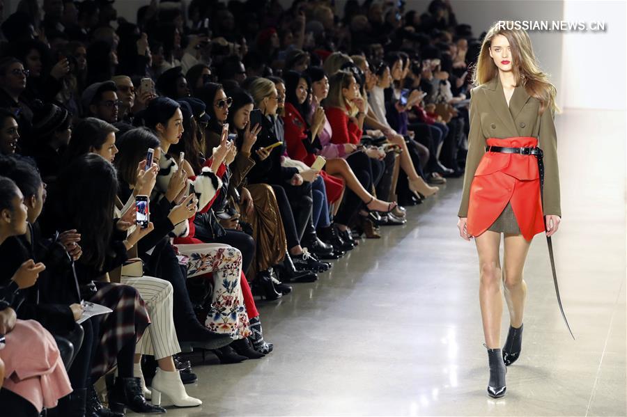 Известный китайский дизайнер представила свою коллекцию на Неделе высокой моды в  Нью-Йорке 