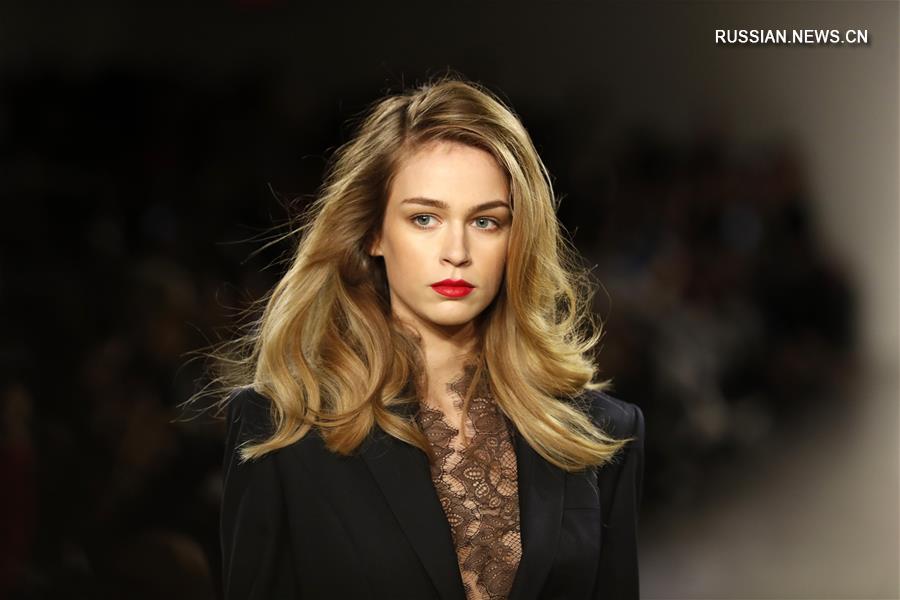 Известный китайский дизайнер представила свою коллекцию на Неделе высокой моды в  Нью-Йорке 