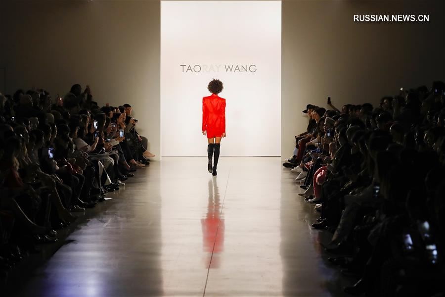 Известный китайский дизайнер представила свою коллекцию на Неделе высокой моды в  Нью-Йорке 