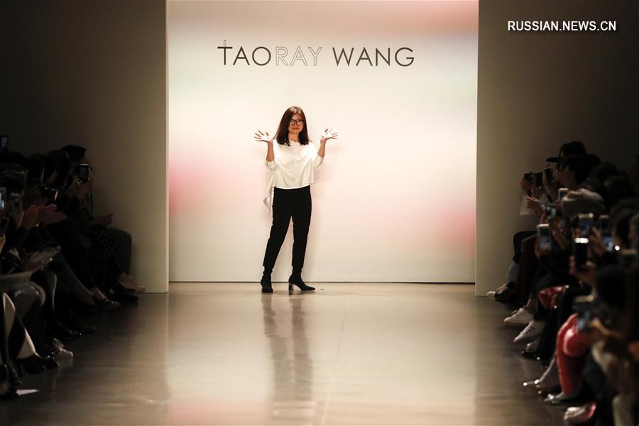 Известный китайский дизайнер представила свою коллекцию на Неделе высокой моды в  Нью-Йорке 