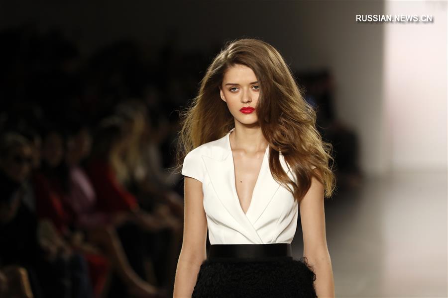 Известный китайский дизайнер представила свою коллекцию на Неделе высокой моды в  Нью-Йорке 