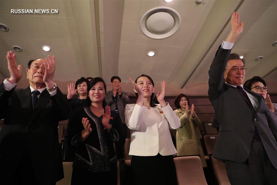 （国际）（2）文在寅与朝鲜高级别代表团共同观看朝鲜艺术团演出