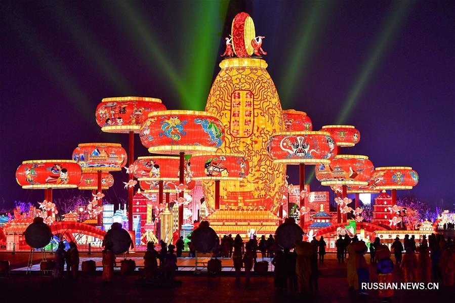 По всему Китаю проходят традиционные новогодние выставки фонарей