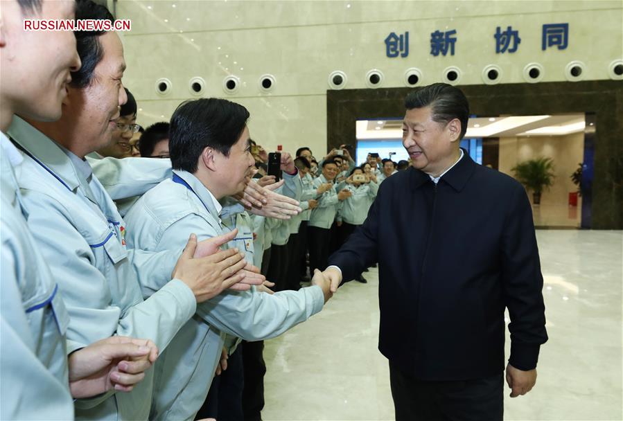 Си Цзиньпин встретился с кадрами и представителями различных национальностей в провинции Сычуань