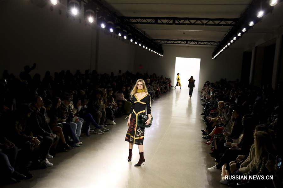 Нью-Йоркская неделя моды 2018 -- Коллекция от бренда Vivienne Hu