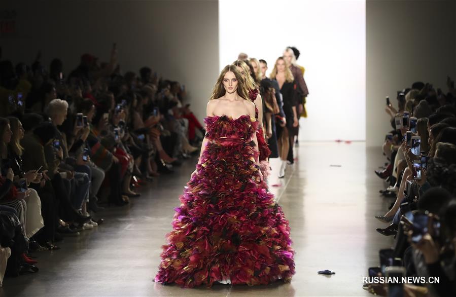 Нью-Йоркская неделя моды 2018 -- Коллекция от бренда Vivienne Hu