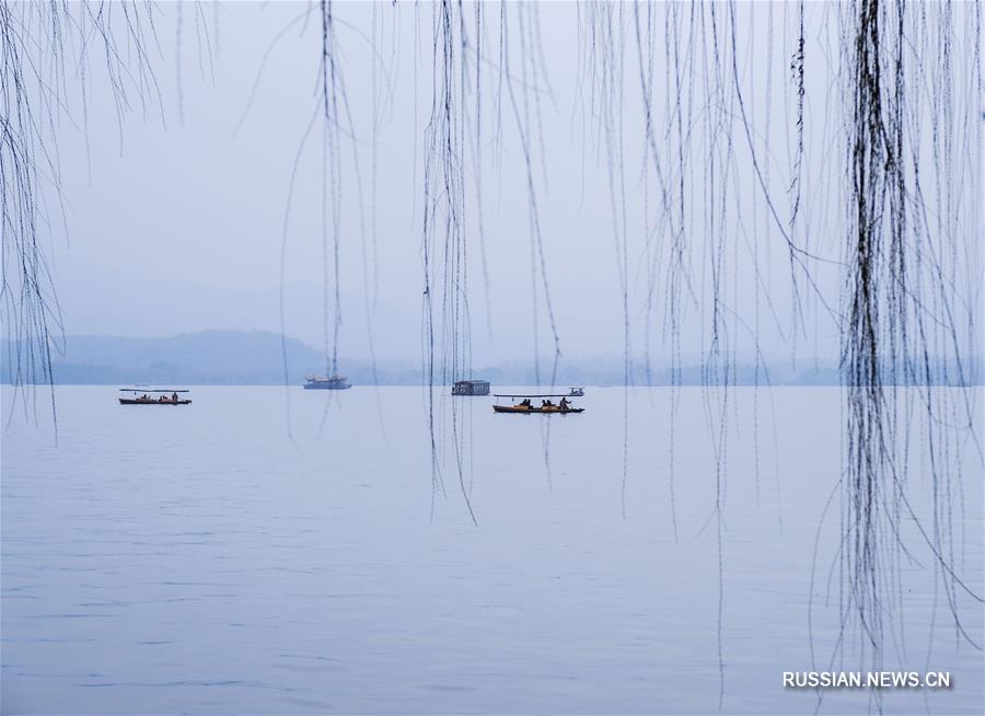 Новогодняя пелена дождя над озером Сиху