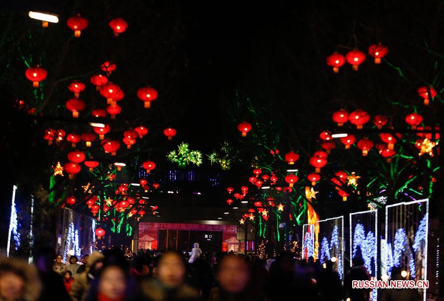 Фестиваль цветных фонариков в Шанхае по случаю праздника Весны