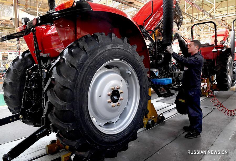 Первый тяжелый трактор мощностью 400 л.с. с плавным переключением скоростей в Китае