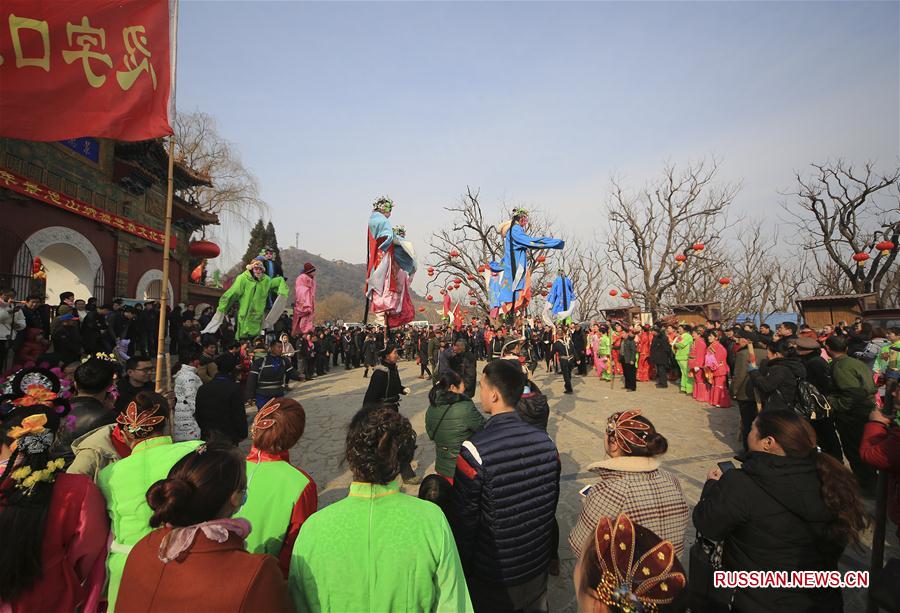 Новогоднее представление театра на спине бэйгань в уезде Цяньси