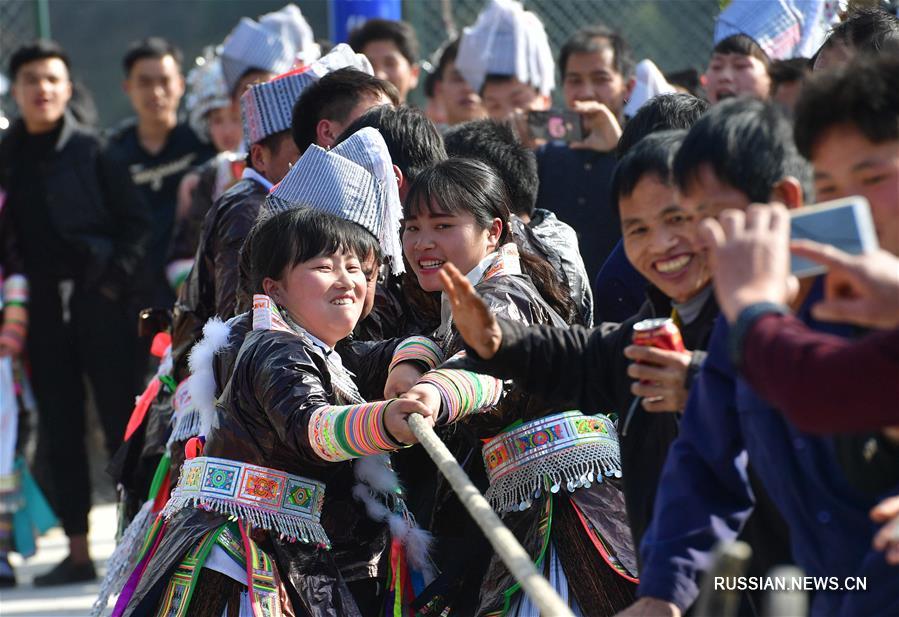 Мяосцы из Гуанси и Гуйчжоу вместе отпраздновали Новый год по лунному календарю
