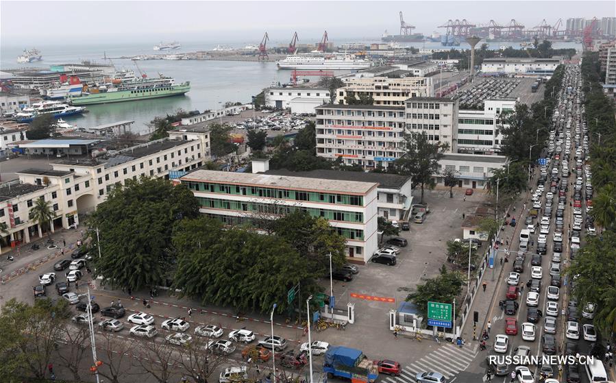 Густой туман нарушил паромное сообщение в проливе Цюнчжоу на юге Китая