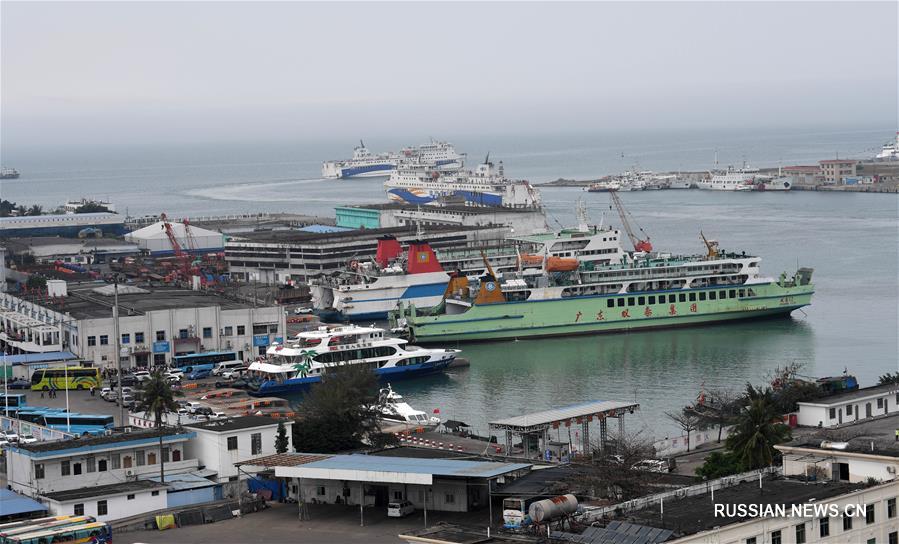 Густой туман нарушил паромное сообщение в проливе Цюнчжоу на юге Китая