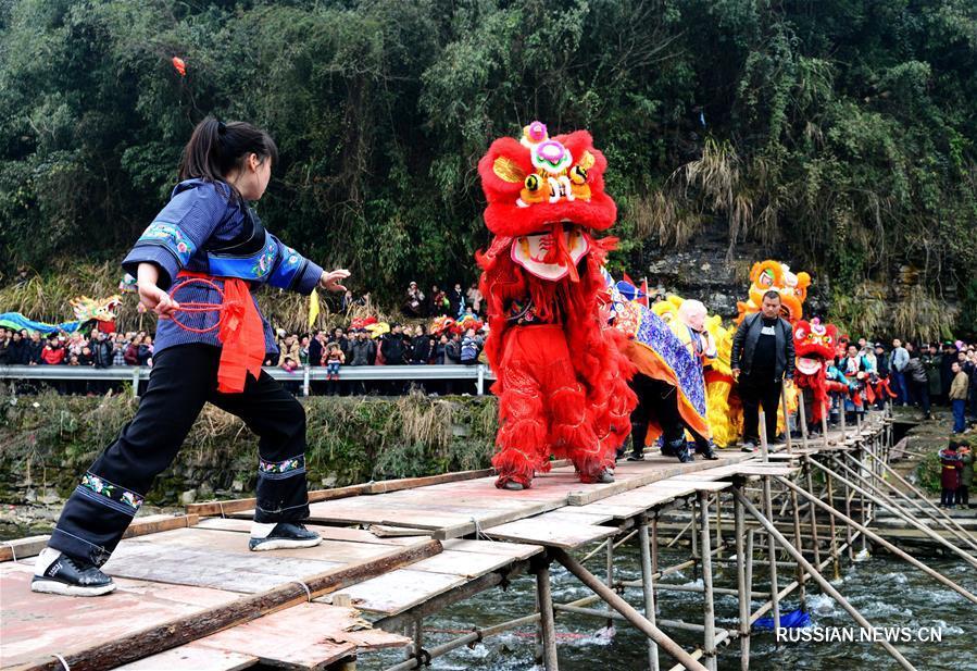 В провинции Хунань проходит фестиваль танца льва
