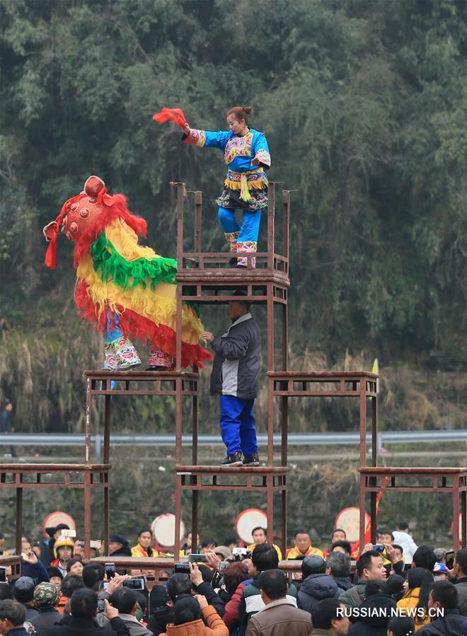 В провинции Хунань проходит фестиваль танца льва