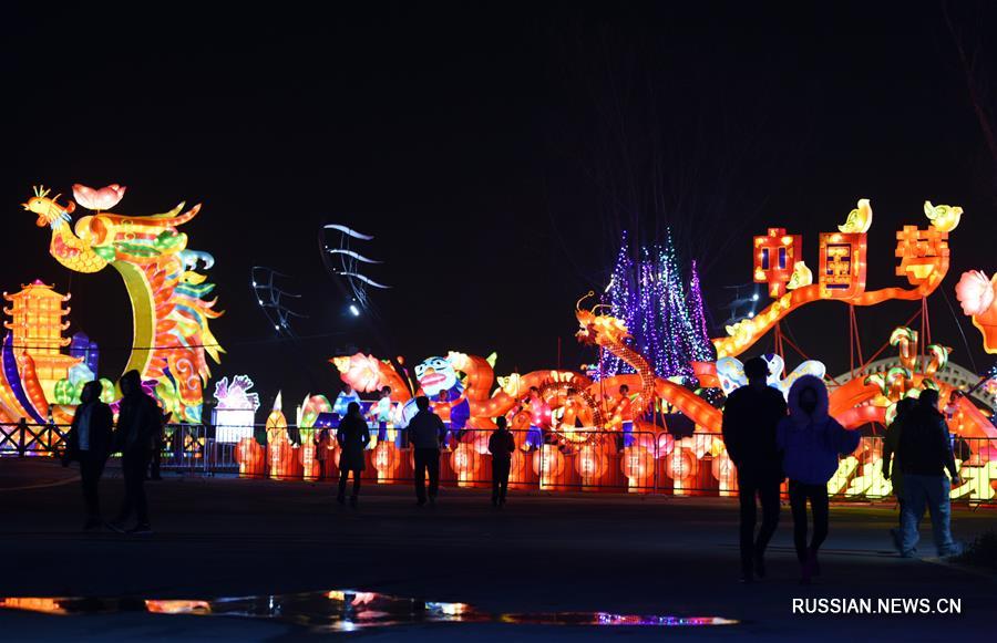 Выставка цветных фонариков на севере Китая