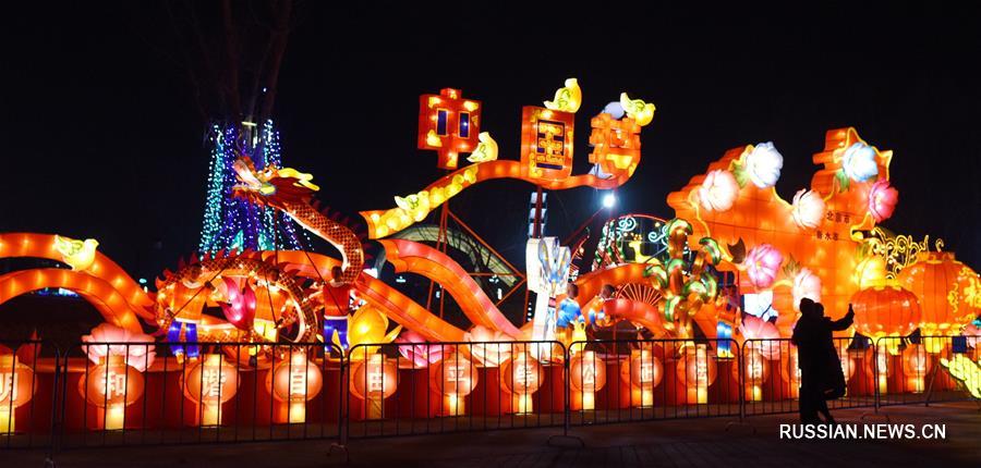Выставка цветных фонариков на севере Китая
