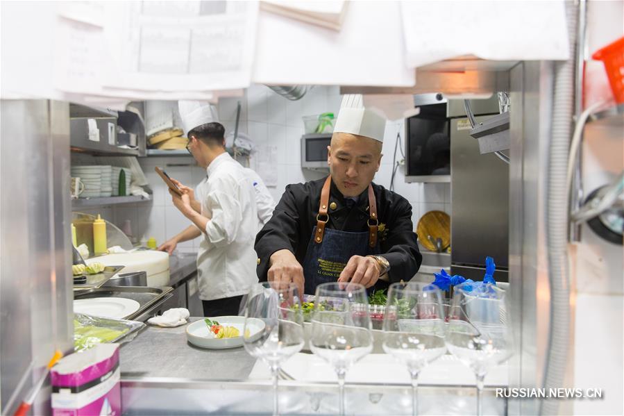 Кулинары из Китая и России продемонстрировали свое искусство на ужине по случаю праздника Весны