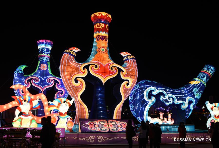 Новогодняя выставка фонарей в Баян-Нуре