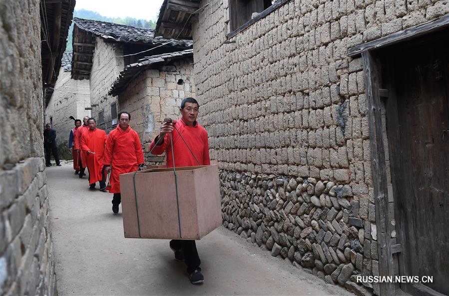 Новогодний танец но в уезде Наньфэн