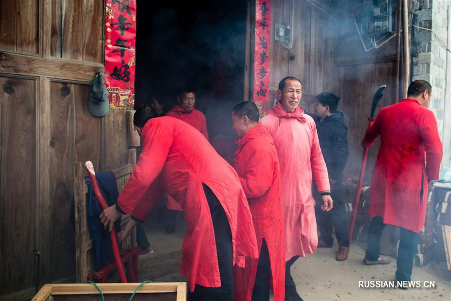 Новогодний танец но в уезде Наньфэн