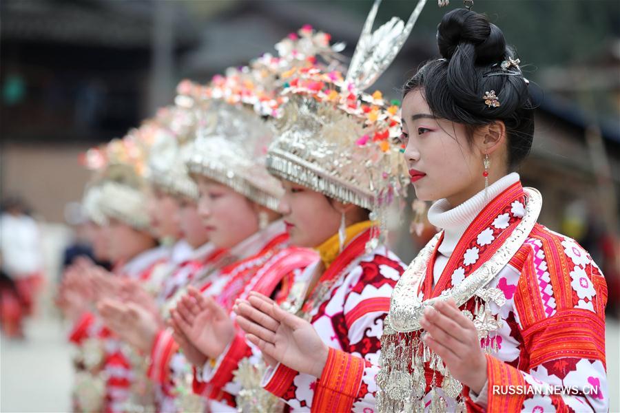В мяоской деревне Цэньцзуй седьмой день празднуют Новый год по лунному календарю 