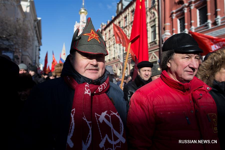 КПРФ провела в Москве шествие по случаю Дня защитника Отечества