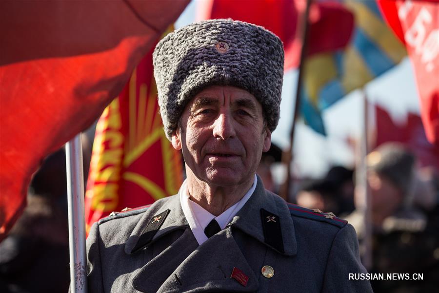 КПРФ провела в Москве шествие по случаю Дня защитника Отечества