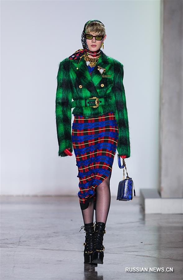 Миланская неделя моды: презентация новой коллекции женской одежды сезона осень-зима  от Versace 