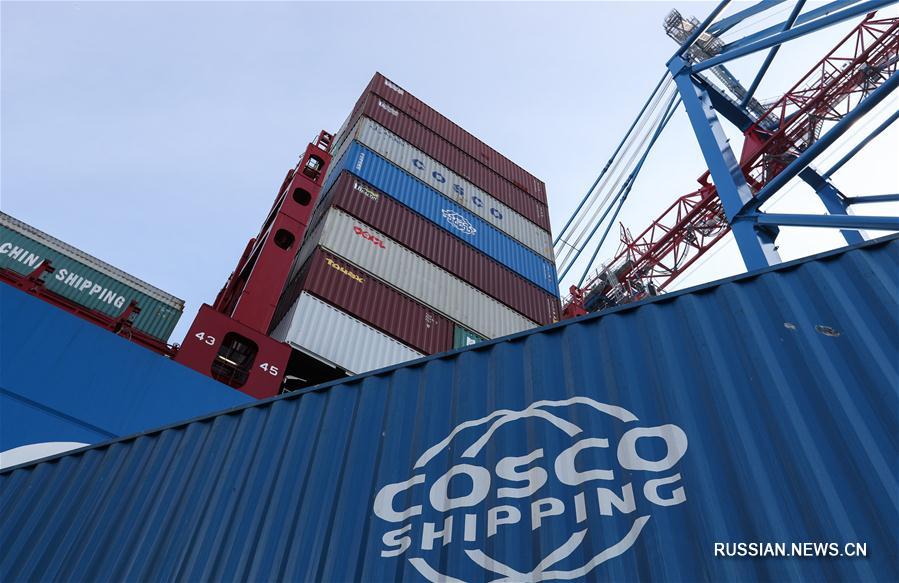 Китайский контейнеровоз нового поколения "COSCO SHIPPING ARIES" пришвартовался в  порту Гамбург 