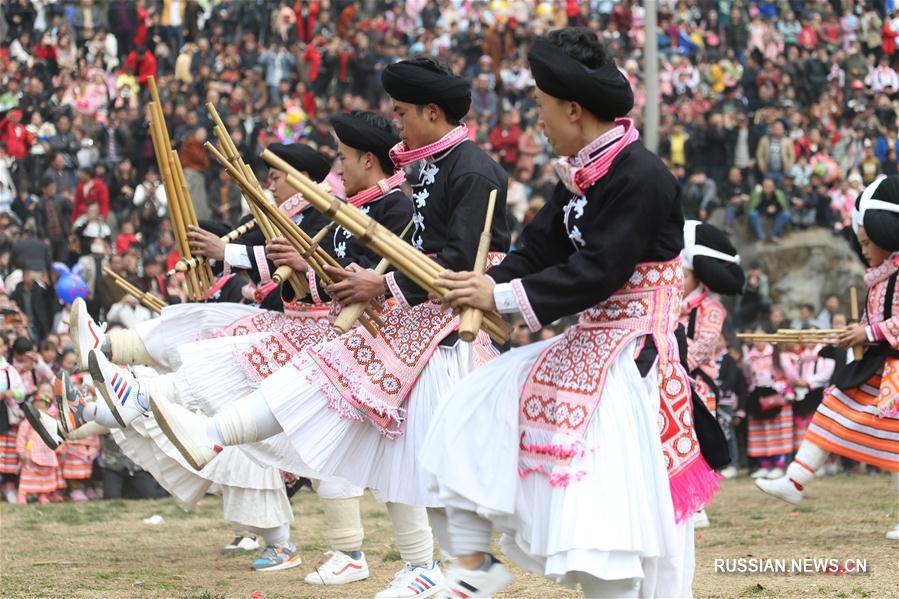 Мяоский фестиваль Тяохуа в волости Соцзя