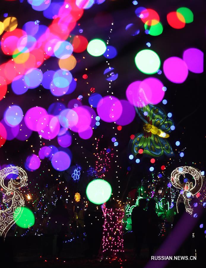Украшенный разноцветными фонарями уезд Таньчэн