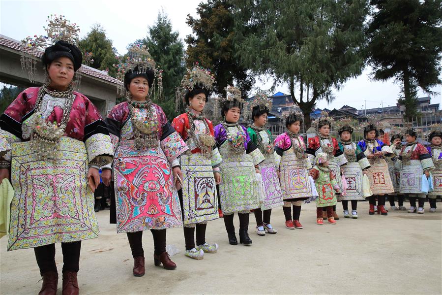 Праздничные наряды на фестивале лушэна в дунской деревне