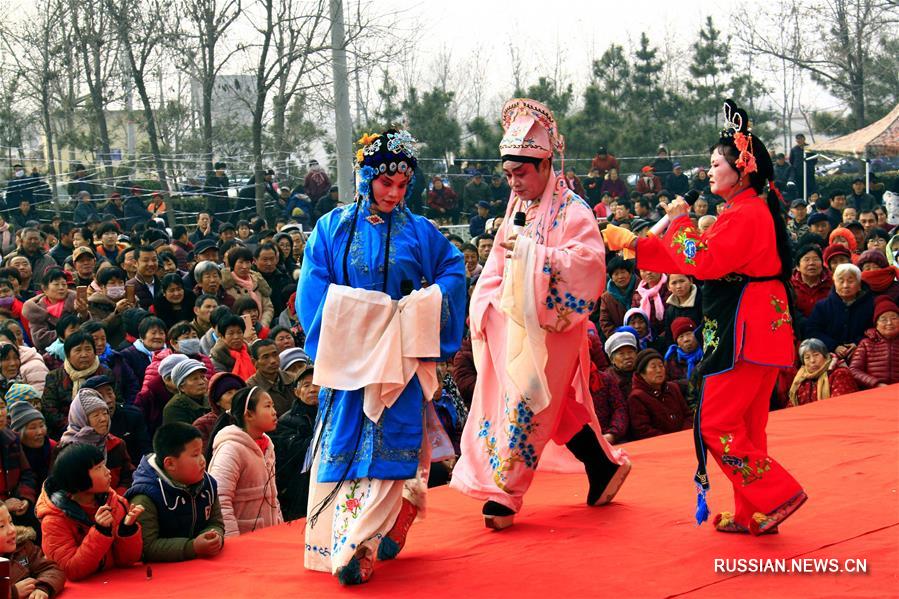 Жители Китая радуются приближению праздника Фонарей