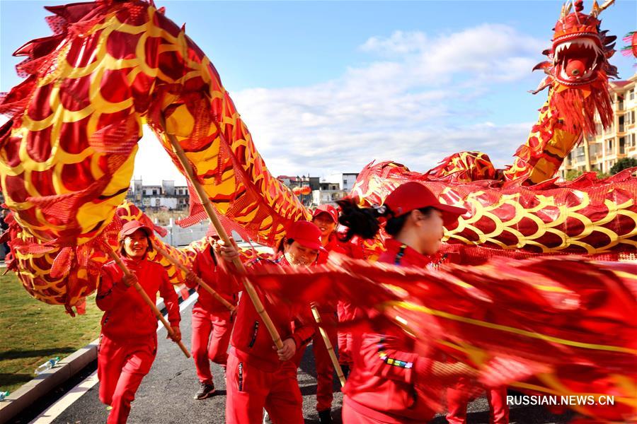 Жители Китая радуются приближению праздника Фонарей