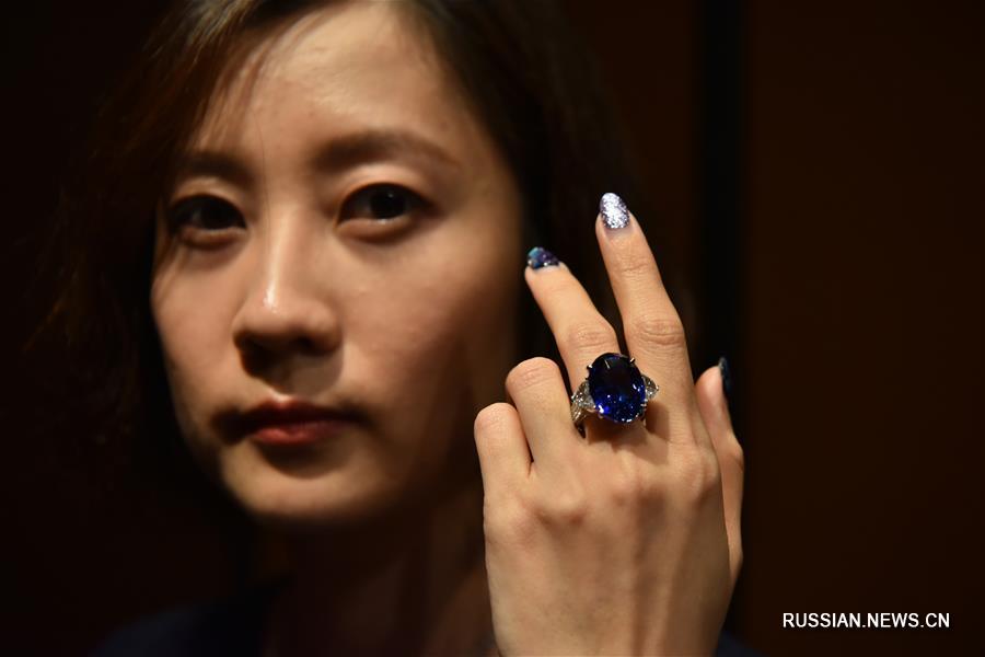 35-я Международная выставка драгоценностей открылась в Сянгане