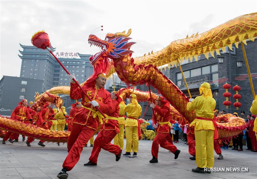 Жители Китая встречают праздник Фонарей