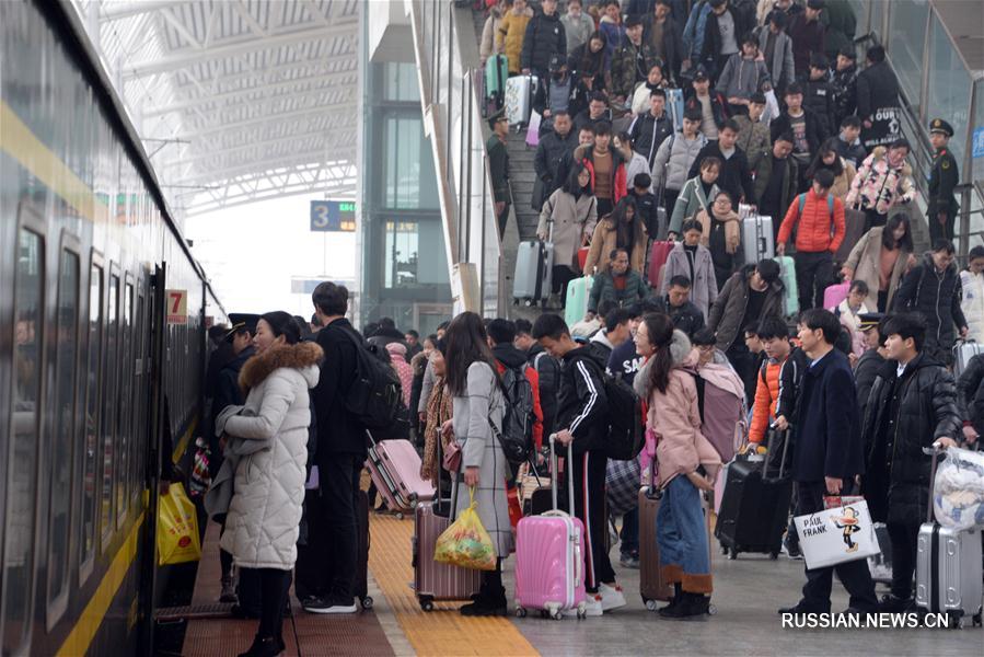На вокзалах Китая новый пик послепраздничного пассажиропотока